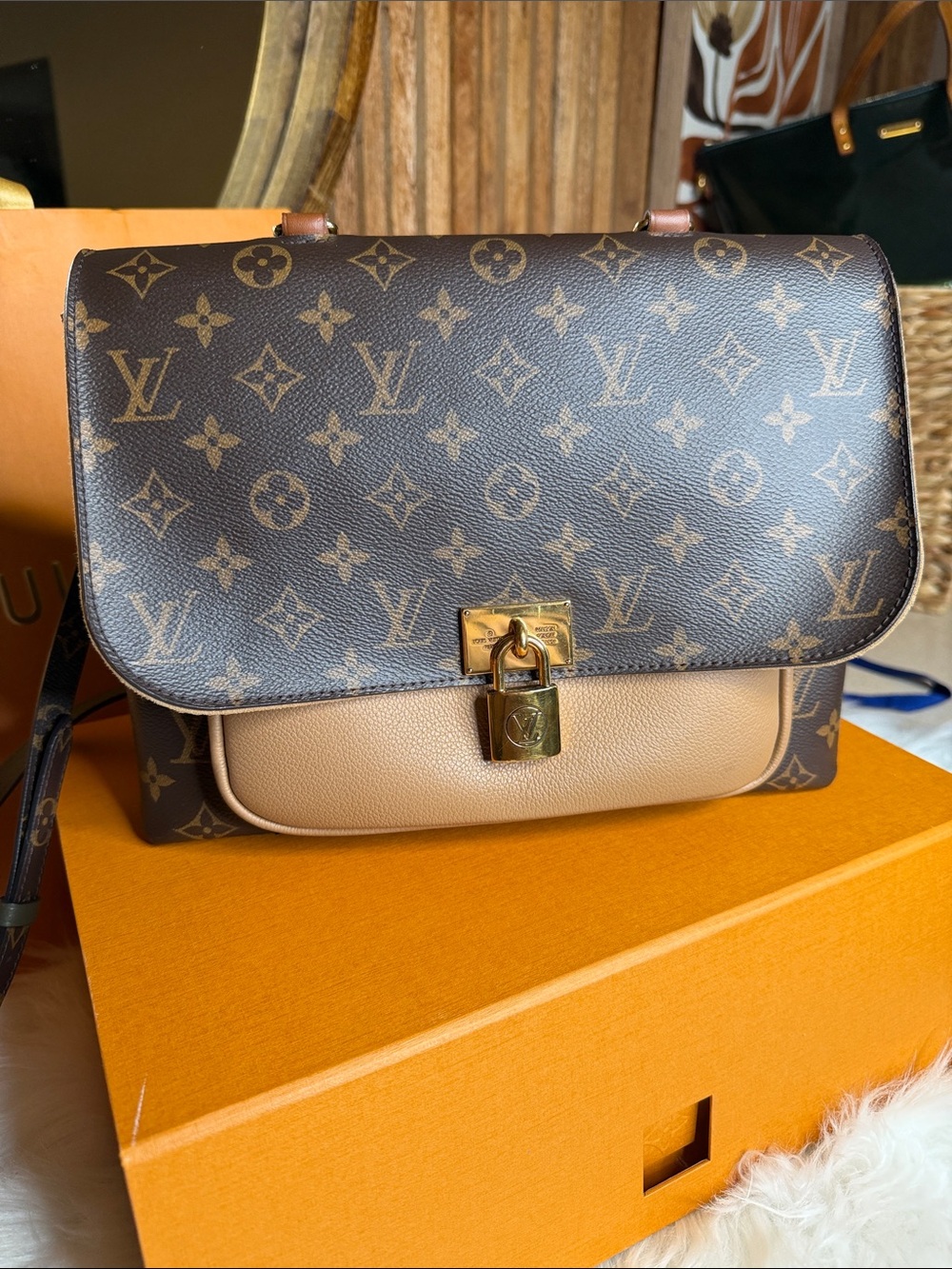 Louis Vuitton Marignan Messenger bag in Sesame